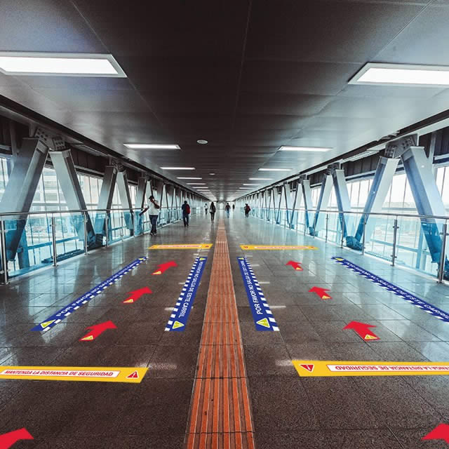 Líneas adhesivas delimitadoras de carril