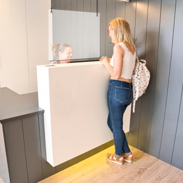 Mampara anticontagio colgante