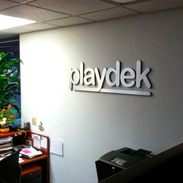 letras-corporeas-de-dibond-con-aspecto-metalico