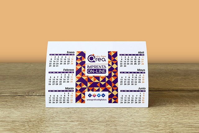 calendario-de-mesa-triangular