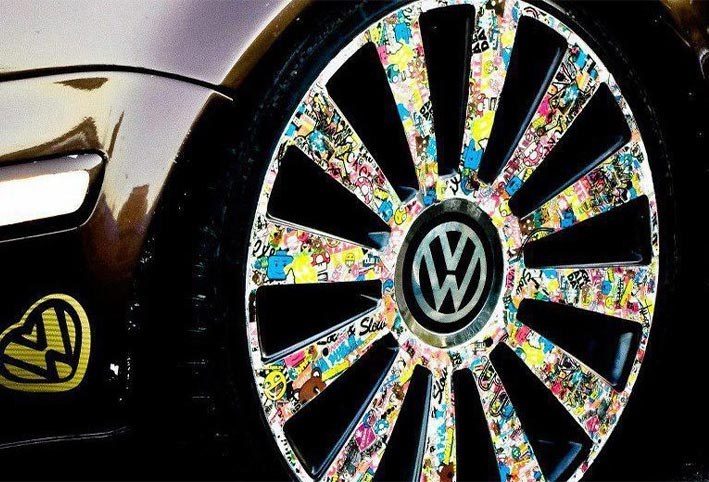 Vinilo-adhesivo-para-llantas-de-coche-ideal-para-personalizar-y-renovar-el-estilo-del-vehículo