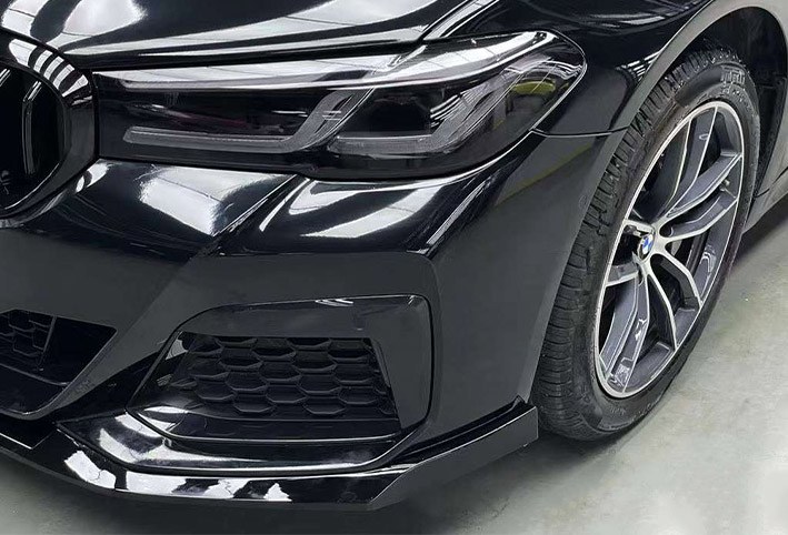 Vinilo-adhesivo-negro-para-coche-con-acabado-profesional-ideal-para-un-estilo-elegante-y-deportivo