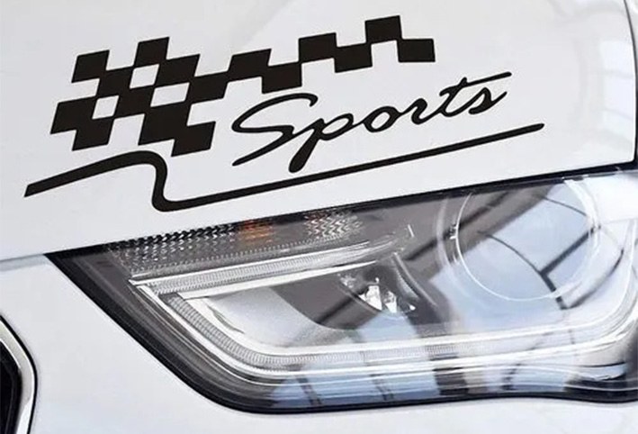 Detalle-de-vinilo-negro-para-coche-aplicado-en-la-carrocería-duradero-y-fácil-de-instalar