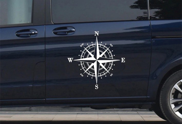 Detalle-de-vinilo-para-furgoneta-camper-aplicado-fácil-de-instalar-y-resistente-al-sol-y-la-lluvia