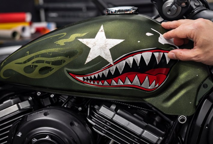 Vinilo-adhesivo-de-alta-calidad-para-motos-custom-ideal-para-decoración-y-rotulación