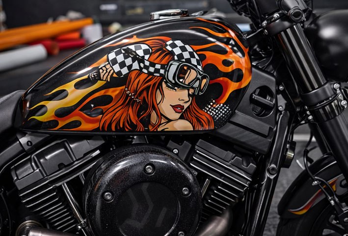Vinilos-para-motos-custom-resistentes-al-exterior