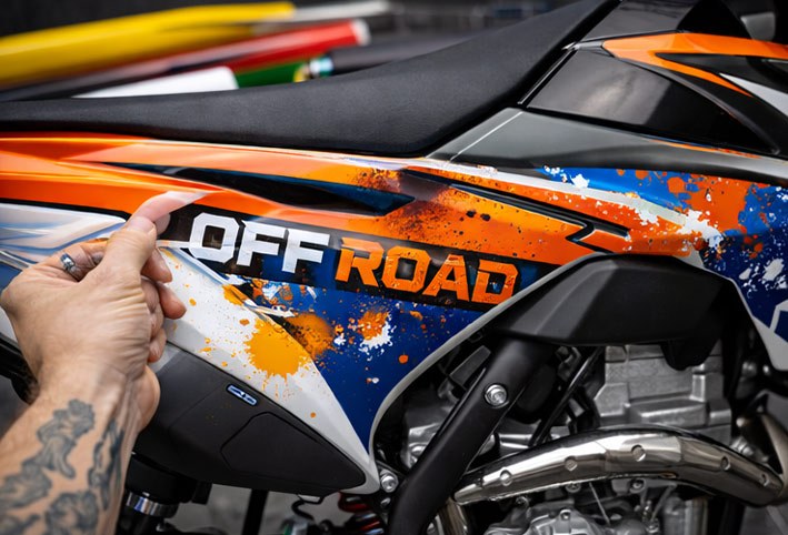 Vinilos-resistentes-para-moto-enduro