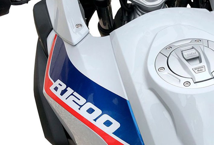 Vinilos-de-alta-calidad-para-motos-BMW-ideales-para-personalización-de-carenados-y-laterales