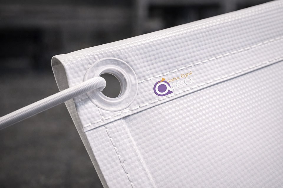 lona pvc con ollados y refuerzo perimetral